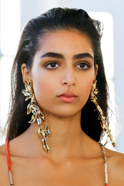 Look 3
